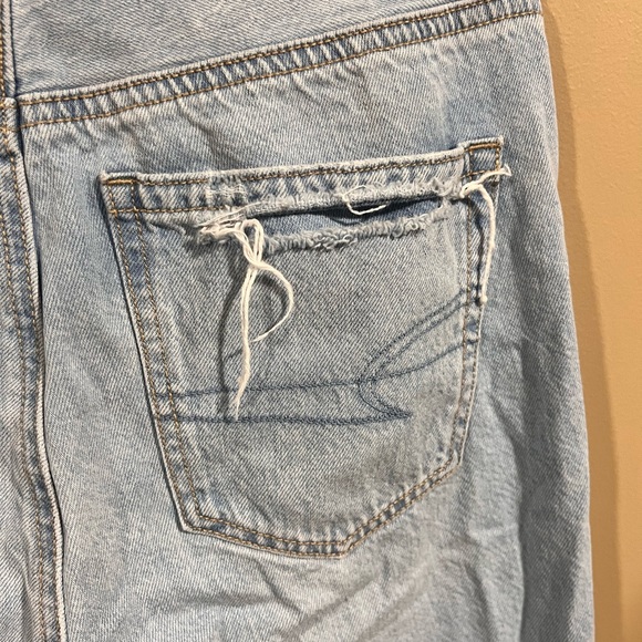 American Eagle Outfitters Distressed MOM STRAIGHT JEAN Size 00 - Picture 14 of 14